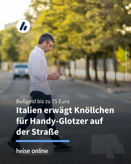 Das Bild zeigt einen Mann, der beim Überqueren der Straße auf sein Smartphone blickt. Im Bild steht: "Italien erwägt Knöllchen 
für Handy-Glotzer auf 
der Straße"