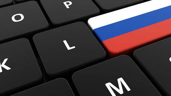 Tastatur mit Taste in Farbe der russischen Flagge